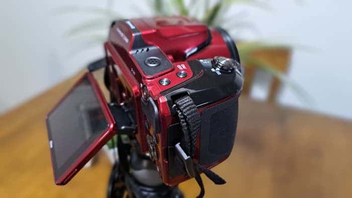 Vue latérale droite du Nikon Coolpix L840.