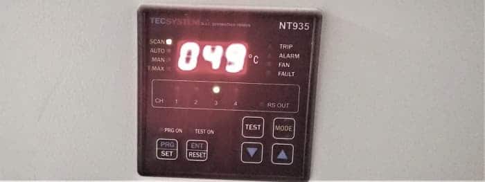Unité de contrôle de température typique pour un transformateur de type sec.