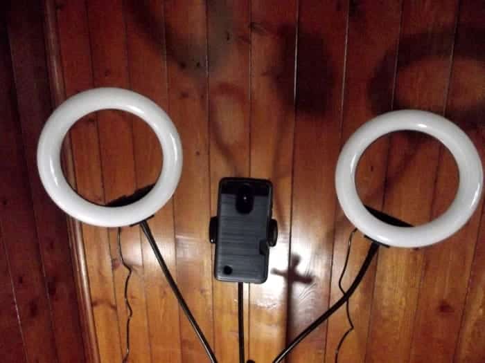   LR208 Selfie Ring Light d'iMartine montrant des anneaux LED et un téléphone portable monté.