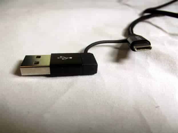 Connecteur USB C et adaptateur USB A utilisés avec le câble de chargement multi USB Lecone 4 en 1