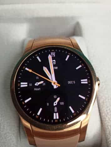 Un cadran de montre de rechange pour la smartwatch Wear24.  Ceux-ci peuvent être téléchargés auprès de diverses sociétés et sont généralement gratuits ou peu coûteux.
