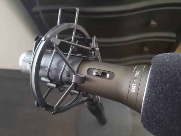 Le support antichoc pour microphone Knox fonctionne sur des supports compatibles avec les microphones Audio-Technica ATR2100-USB et Samson Q2U