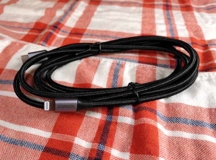 Câble USB-C vers Lightning utilisé pour charger les appareils Apple.