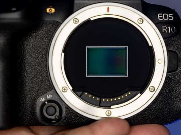 Le Canon EOS R10 dispose d'un sélecteur de mode sur le dessus de l'appareil photo.