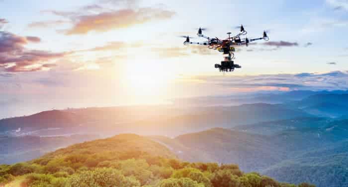 Drone de cinéma de niveau professionnel transportant une caméra pleine grandeur