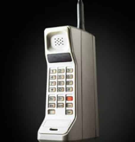 Le premier téléphone portable au monde, le DynaTAC 8000x